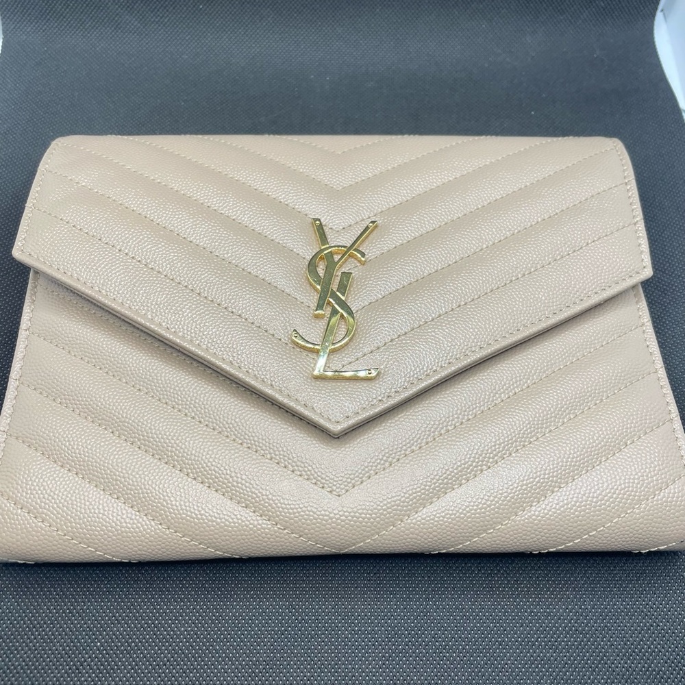 YSL envelope clutch 😍